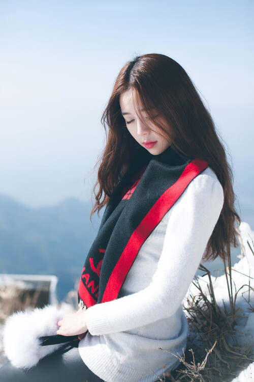 “逆境突围:球队在关键时刻的神奇表现”,《逆境突袭》