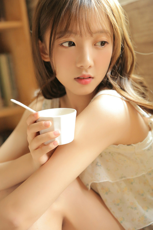 国内足球联赛球队轮番换阵,比赛局势扑朔迷离,中国足协转会窗口